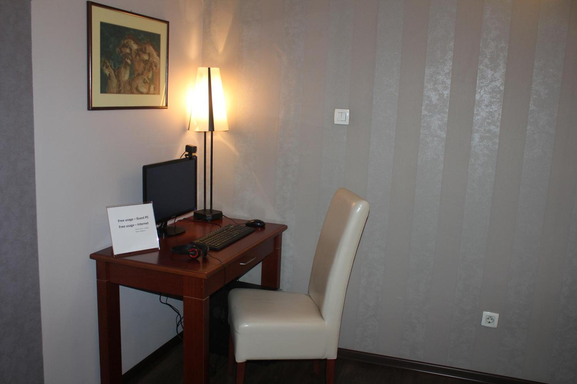 Hotel Centar Skopje Bagian luar foto